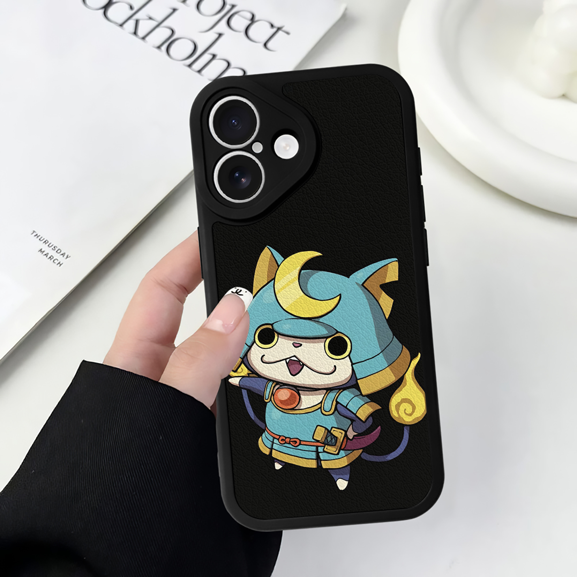 （画像用） 妖怪ウォッチ Yo-kai Watch 【iPhone 16シリーズ対応】シリコンスマホケース（レザー調） 材質：シリコン